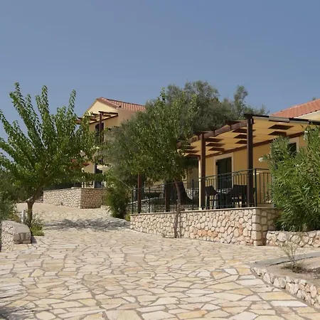 Апартаменты Elia Village *